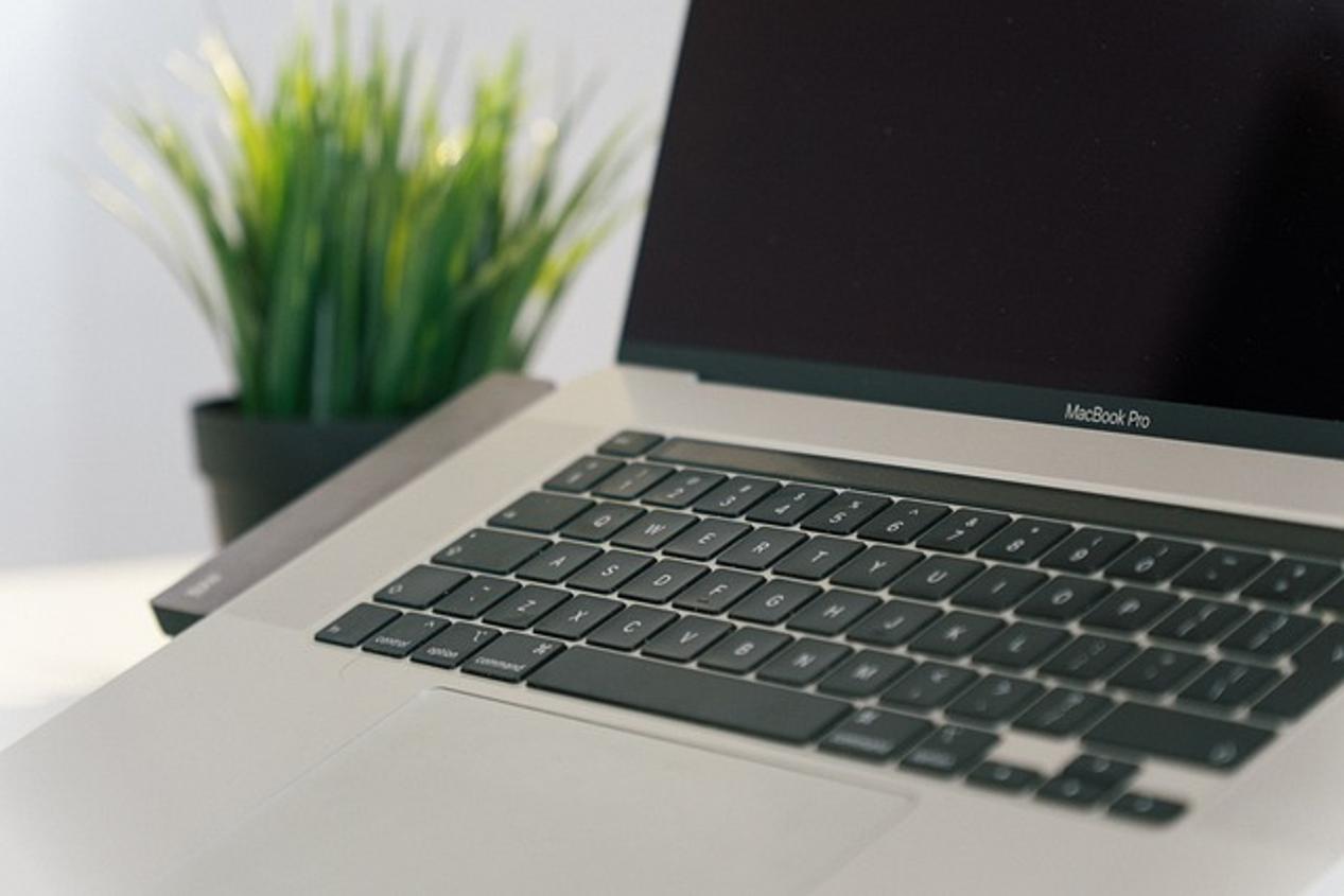Configurazione a doppio monitor per MacBook Pro