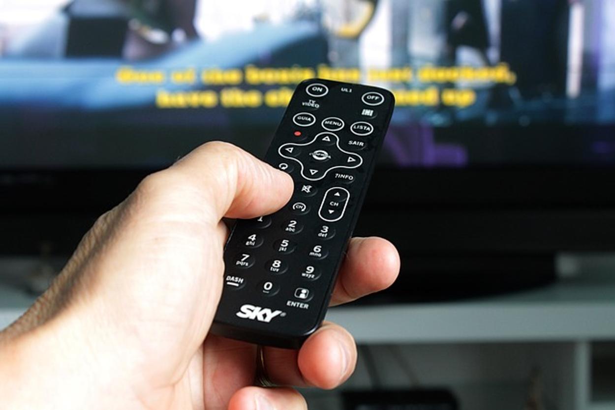 come abbinare un telecomando universale RCA alla TV TCL Roku